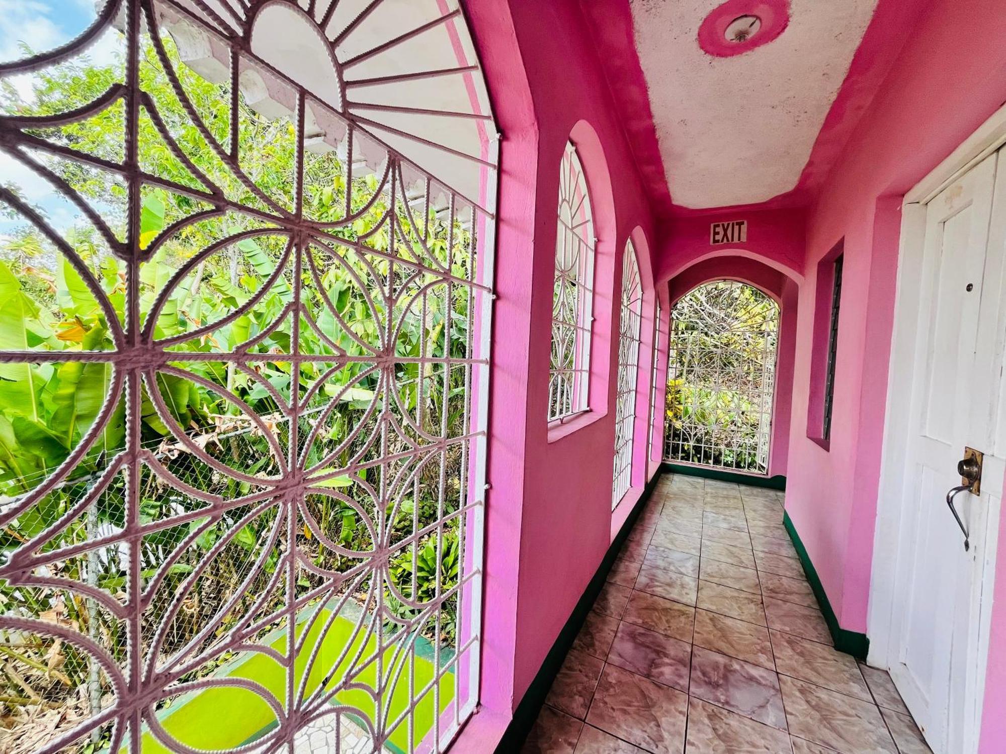 Nine Miles Cultural Hangouts And Tours Stepney Экстерьер фото