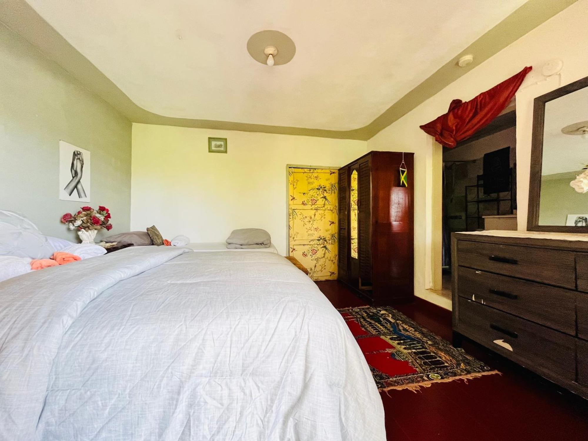 Nine Miles Cultural Hangouts And Tours Stepney Экстерьер фото