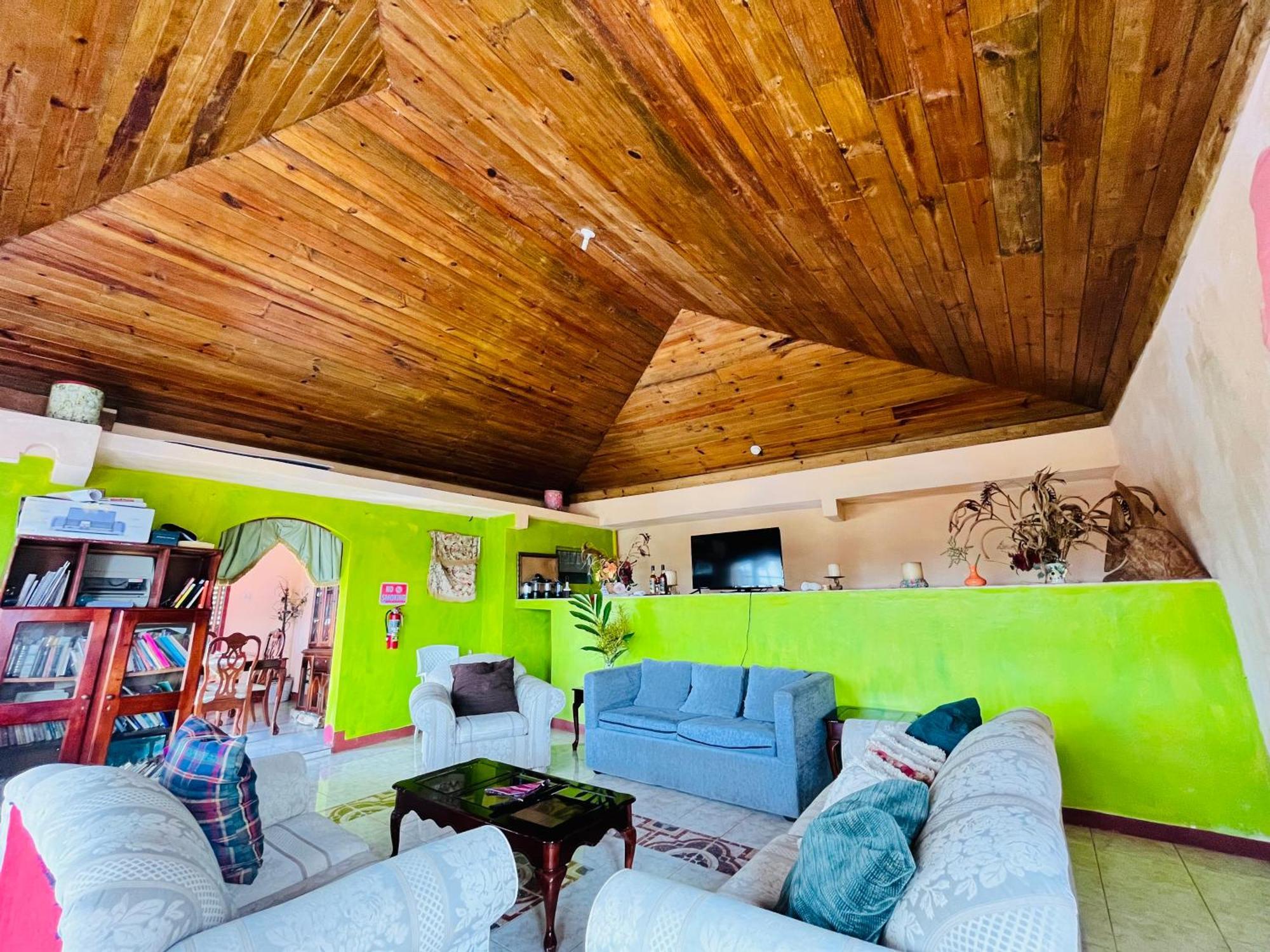Nine Miles Cultural Hangouts And Tours Stepney Экстерьер фото